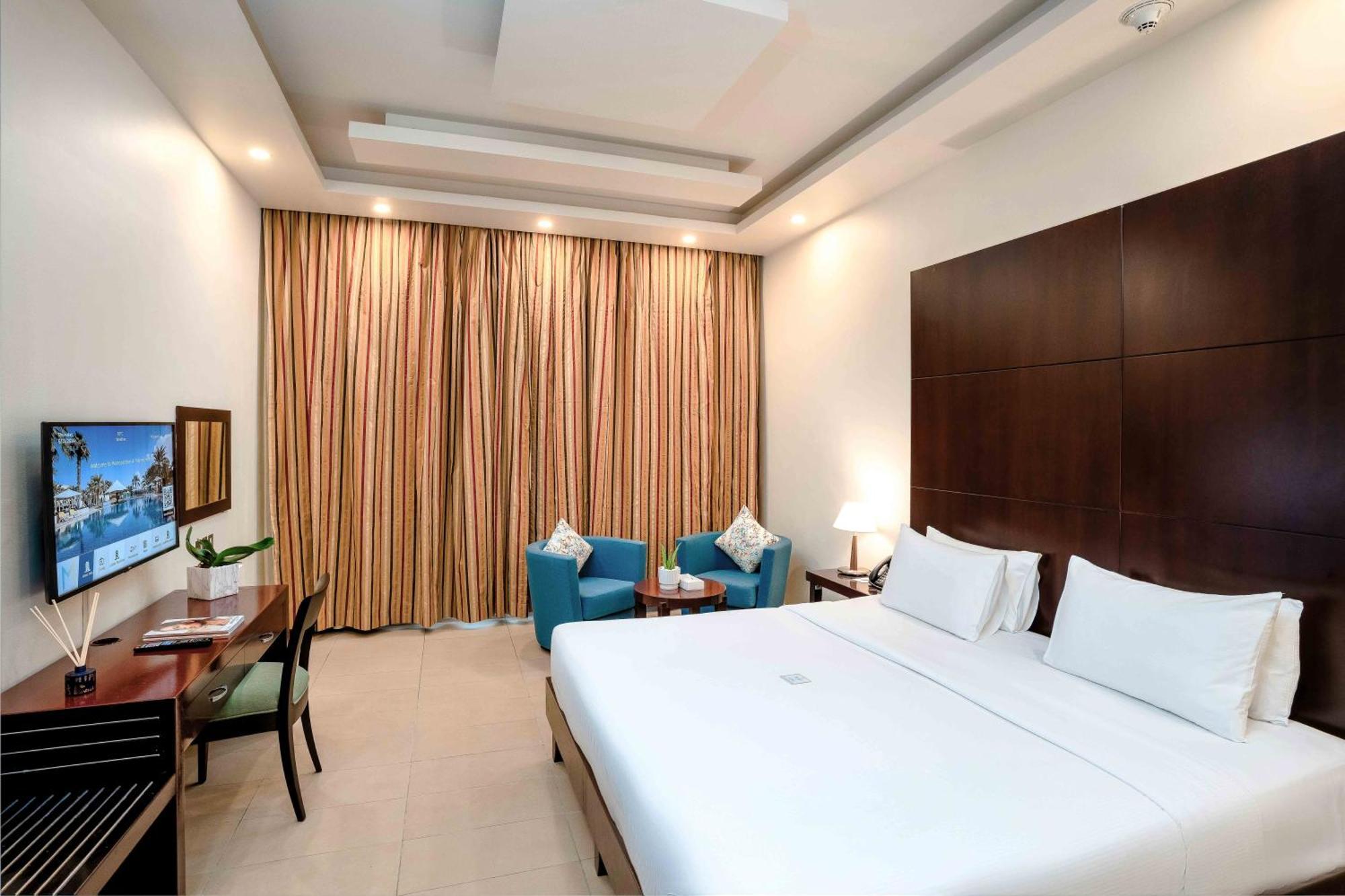 Metropolitan Al Mafraq Hotel 4*
