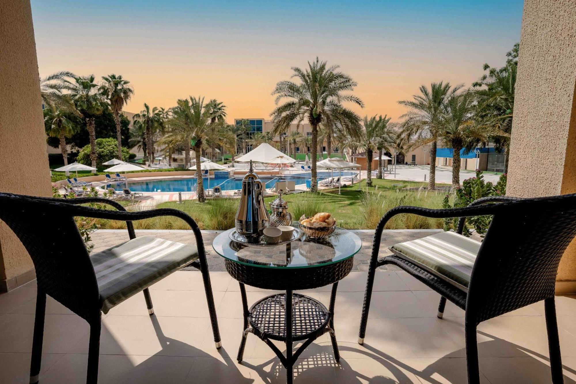 Metropolitan Al Mafraq Отель 4*