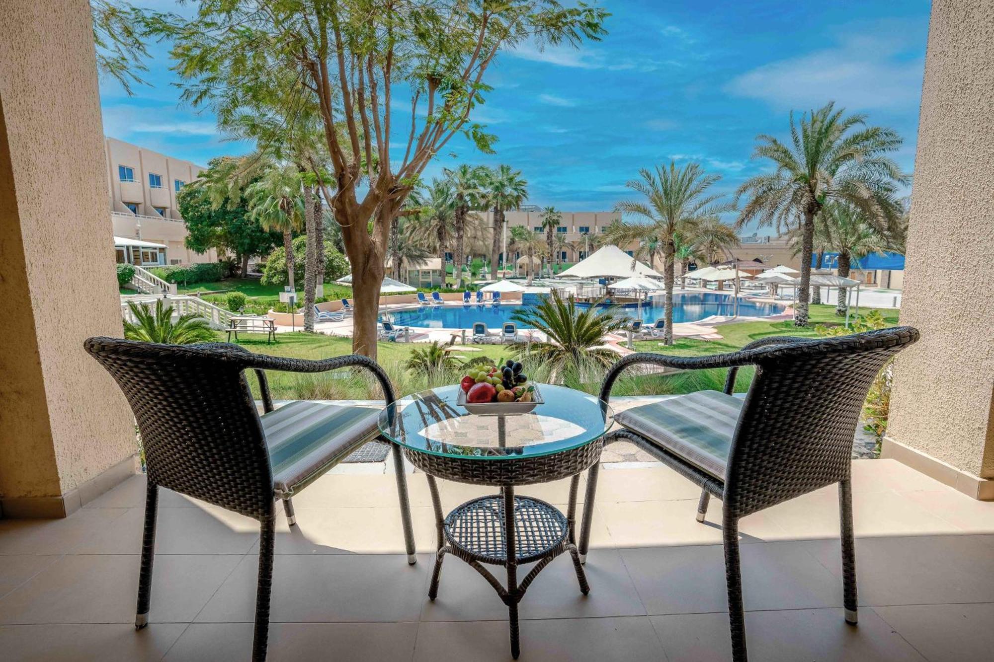 Отель Metropolitan Al Mafraq 4*